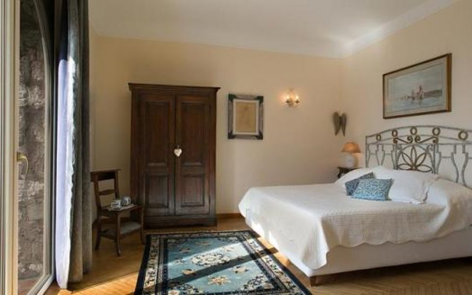 Cagnes sur mer – Proprietà di fronte al porto 400 m2 e terreno 1000m2
