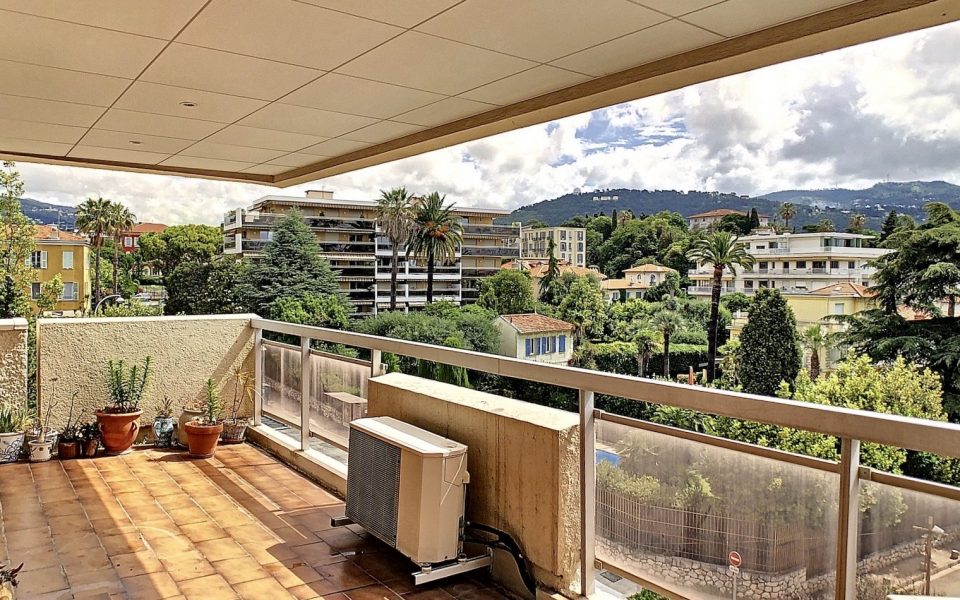 Cœur Cimiez – 4 pièces vue mer dans résidence de standing avec piscine
