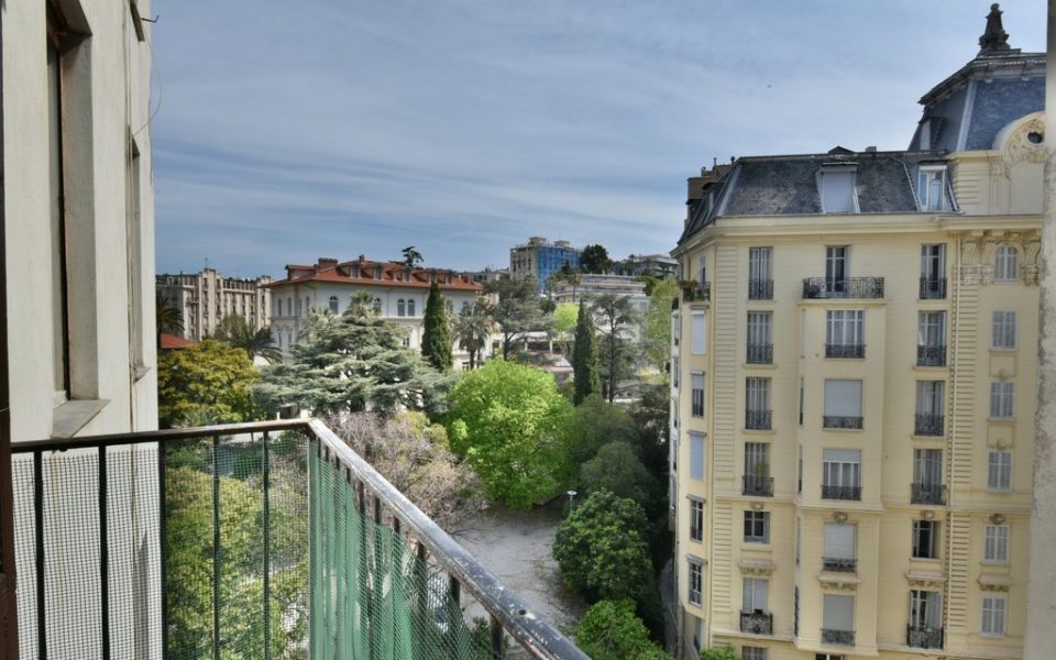 Lower Cimiez- 2 Bedrooms Apartment High Floored in Palais niçois