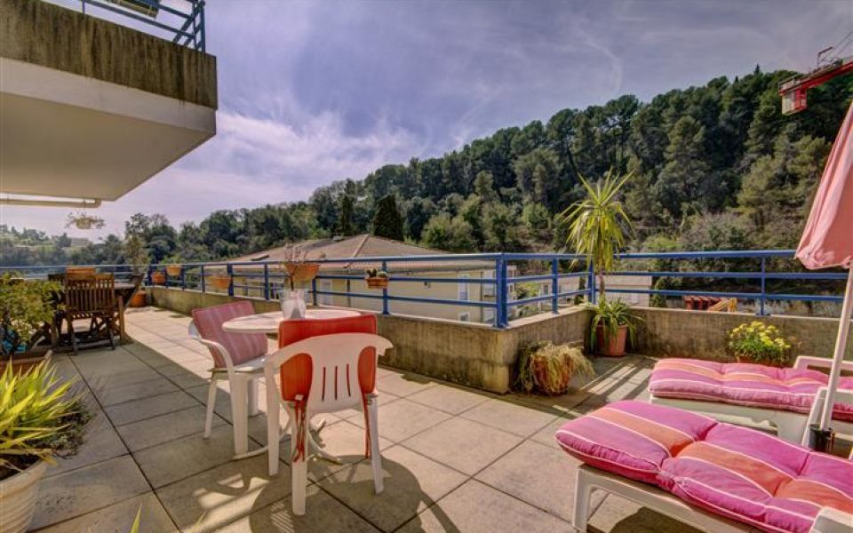 Nice Nord – Large 4 Bedrooms Apartment of 117 sqm High Floored