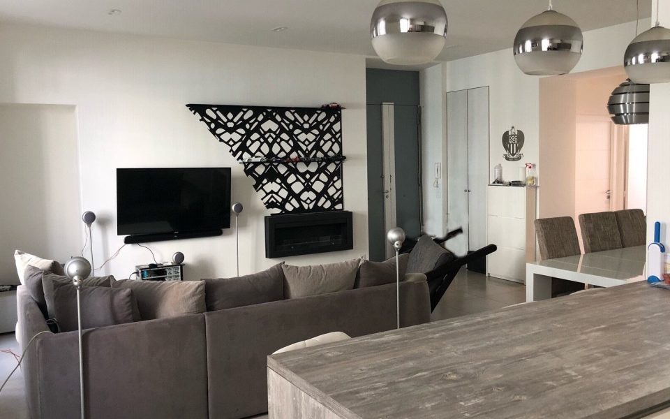 Nice Hyper Centre – Agréable 4 pièces état neuf au calme