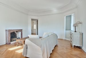 Nice Gairaut – Your One Bedroom Apartment in a Castle