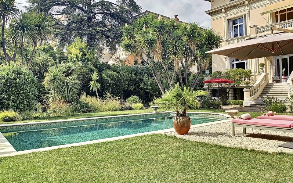 Appartamento di charme con piscina e giardino privato, unico a Cimiez