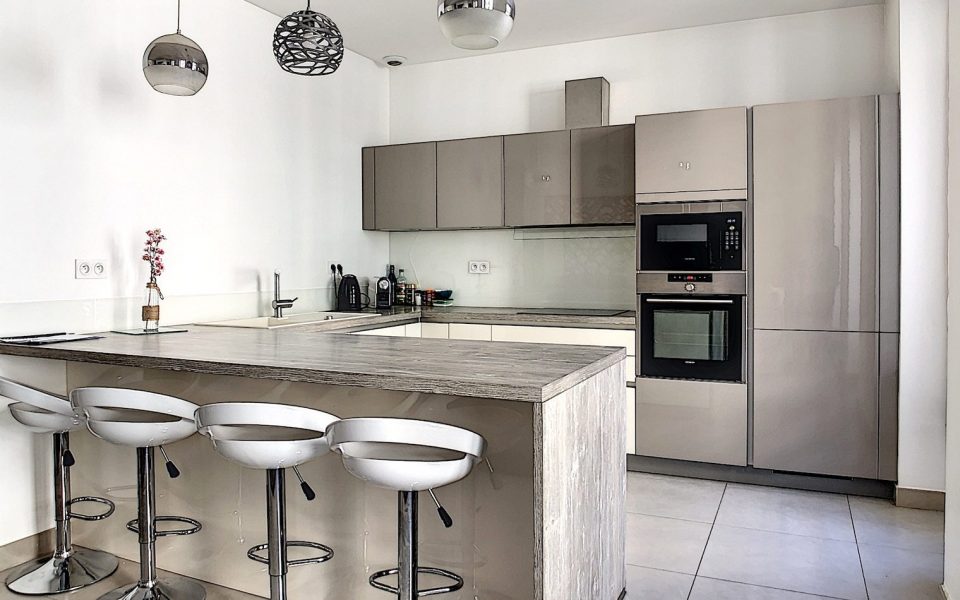 Nice Hyper Centre – Pleasant 3 Bedrooms Apartment in a new condition