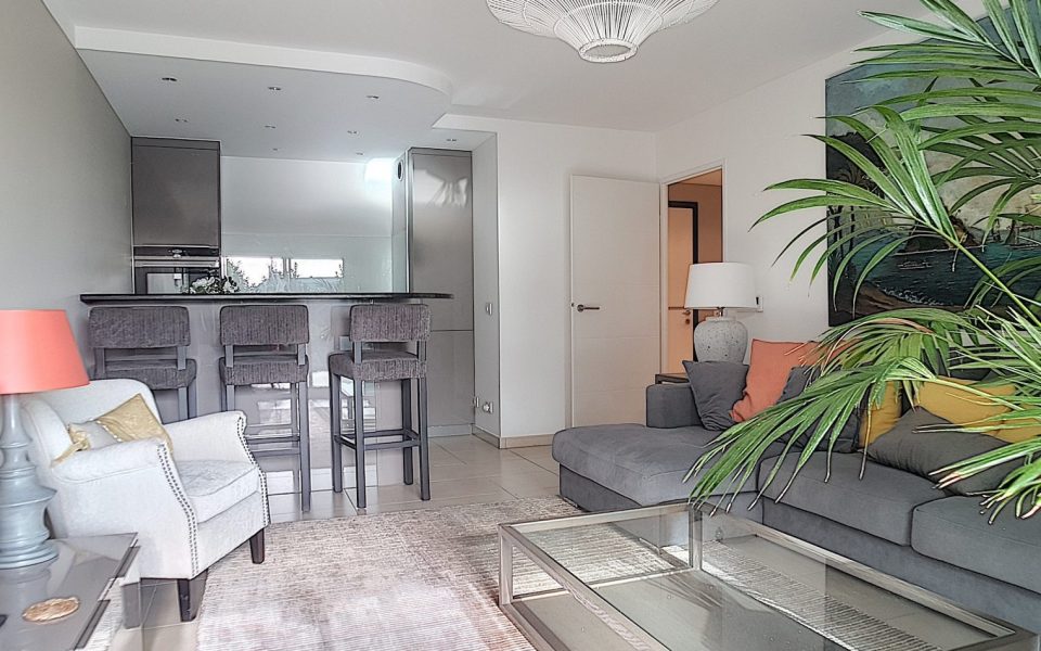 Nice Collines Fabron – Furnished 2 Bedrooms Apartment with Garden, Garage and Swimming pool