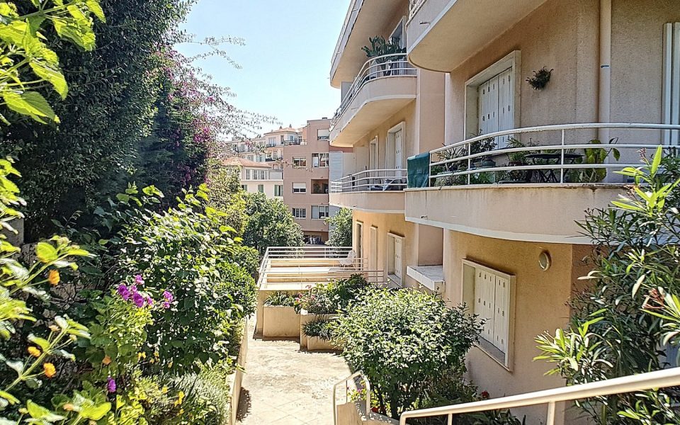 Studio ristrutturato vicino a fac de valrose – 30 m2 (IT)