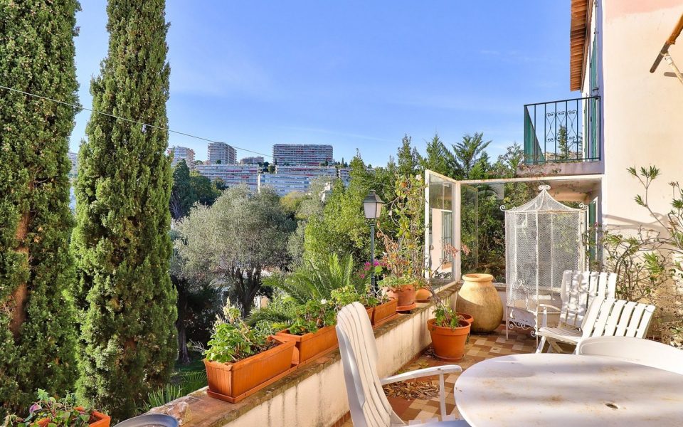 Nizza Bas Fabron – Rara – Superba Bastide da ristrutturare vicino al mare e ai negozi