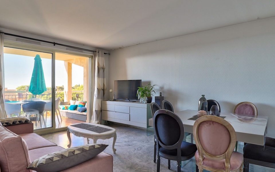 Vence – Beau 3 pièces 73 m² en dernier étage avec terrasse