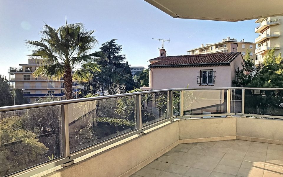 Cimiez – Magnifico 3 camere da letto 100 mq – Residenza con piscina