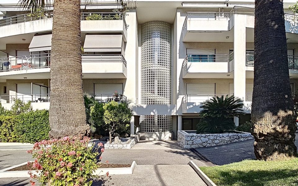 Pleasant 2 bedroom apartment in the recent residence