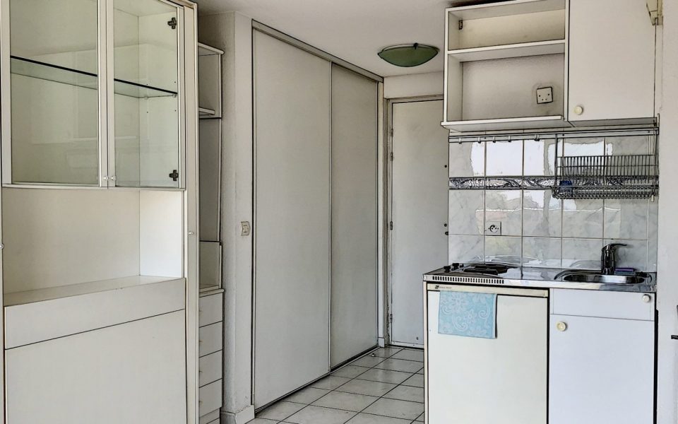 Nice west – Pretty studio with sea and city view – Ideal for investors