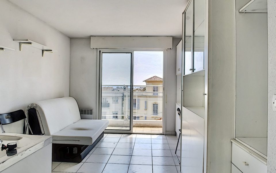 Nice West – Pretty Studio with Sea and City View – Ideal for investors