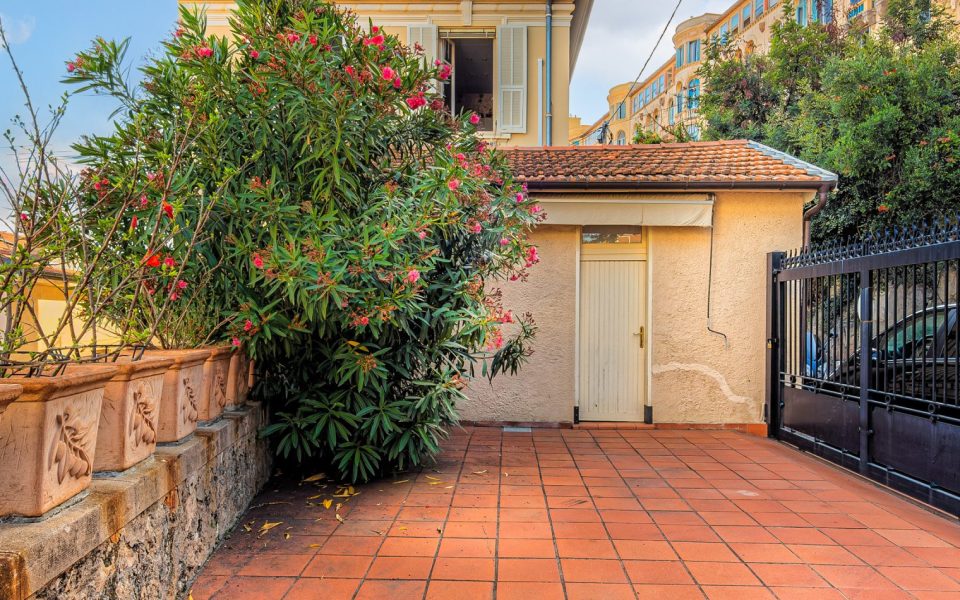 Beausoleil – 3 Bedroom furnished apartment with sea view