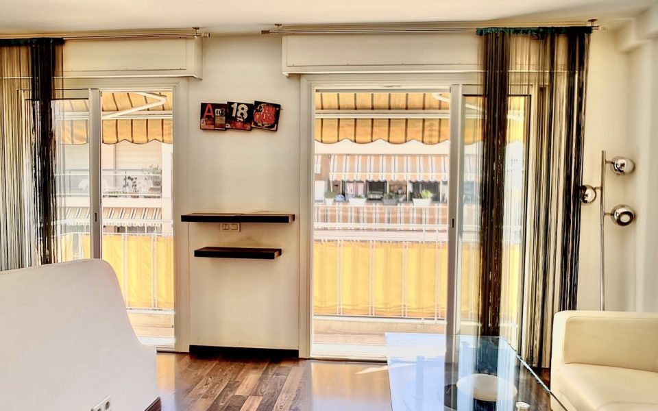Nice Nord Beau studio 28m2 vendu loué dans résidence proche commodités