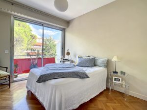 Nice Cimiez – Elegant One Bedroom 65 sqm Renovated in a Residence with Park