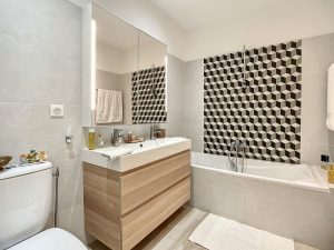 Nice Cimiez – Elegant One Bedroom 65 sqm Renovated in a Residence with Park
