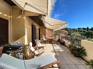 Nizza Gairaut – Ultimo piano in una tenuta con piscina