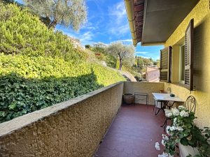 Nizza Gairaut – Ultimo piano in una tenuta con piscina
