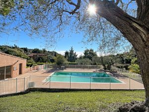 Nizza Gairaut – Ultimo piano in una tenuta con piscina