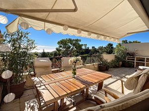 Nizza Gairaut – Ultimo piano in una tenuta con piscina