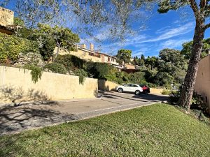 Nizza Gairaut – Ultimo piano in una tenuta con piscina