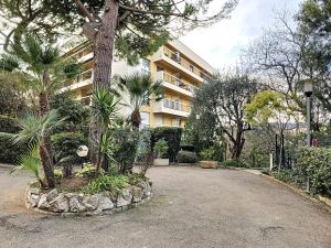 Nice Cimiez – Renovated 1-Bedroom Apartment with Private Car Park