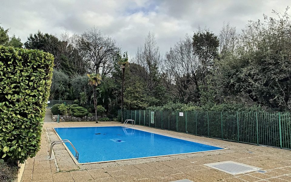 Nice Cimiez – Renovated 1-Bedroom Apartment with Private Car Park