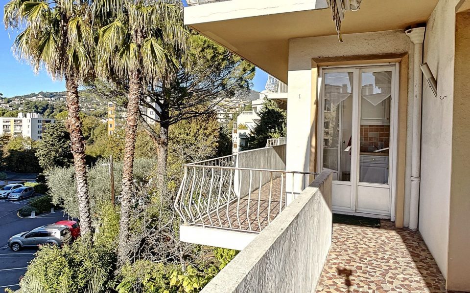 Nizza Cimiez – Superbo appartamento di 2 stanze nella calma assoluta con parcheggio e terrazza : photo 3