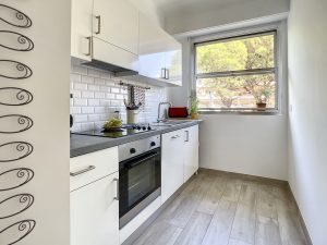 Nice Cimiez – Elegant One Bedroom 65 sqm Renovated in a Residence with Park