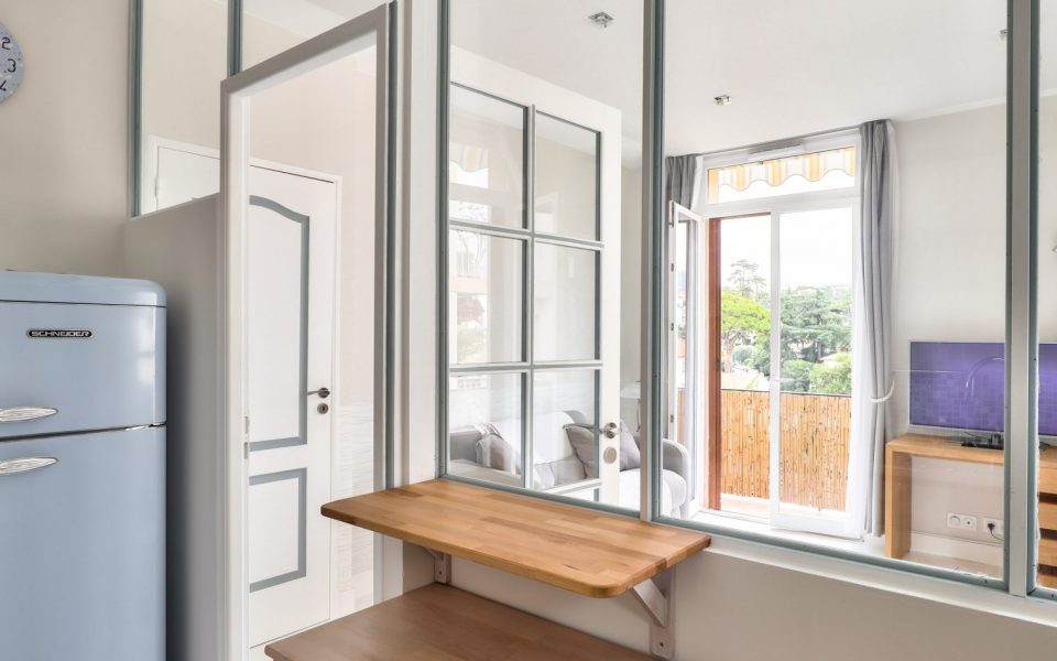 Nice Poètes – Grand studio meublé avec 2 balcons