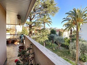 Nizza Cimiez – Luminoso 3 Camere 88 mq in condominio di lusso