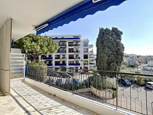 Nice Cimiez George V – Bright 2 Bedroom Apartment 83 sqm with High Potential with Terrace