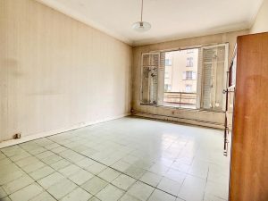 Nizza Cimiez – 2 camere 42 m2 da ristrutturare in ambiente bello e tranquillo
