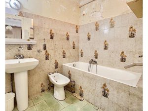 Nizza Cimiez – 2 camere 42 m2 da ristrutturare in ambiente bello e tranquillo