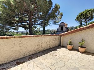 Nice Gairault – Vista panoramica per questa villa arredata in affitto
