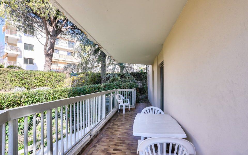 Coeur Cimiez – Sapcieux 2-3 pièces sur terrasse et jardin : photo 2