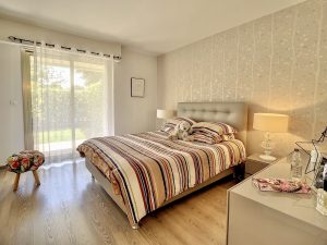 Nizza Cimiez – In una zona verde, bellissimo appartamento di 5 stanze al livello del giardino