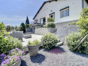 Nizza Cimiez – Casa a un piano con giardino mediterraneo.