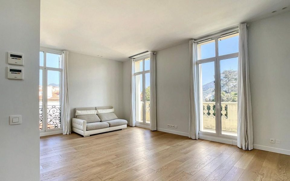 Nice Cimiez – Top Floor with Terrace in Residence with Pool