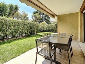 Cimiez Scuderi– Dans un ilôt de verdure, beau 5 pièces en rez-de-jardin