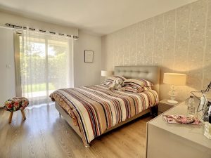 Cimiez Scuderi– Dans un ilôt de verdure, beau 5 pièces en rez-de-jardin
