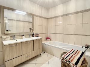 Cimiez Scuderi– Dans un ilôt de verdure, beau 5 pièces en rez-de-jardin