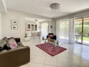 Cimiez Scuderi– Dans un ilôt de verdure, beau 5 pièces en rez-de-jardin