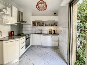 Cimiez Scuderi– Dans un ilôt de verdure, beau 5 pièces en rez-de-jardin