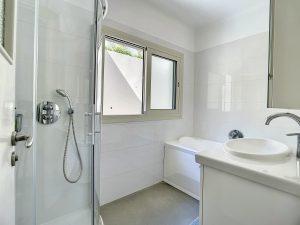 Nizza Cimiez – Casa a un piano con giardino mediterraneo.