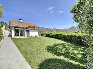 Nizza Cimiez – Casa a un piano con giardino mediterraneo.