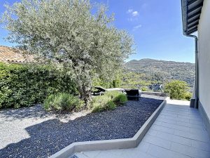 Nizza Cimiez – Casa a un piano con giardino mediterraneo.