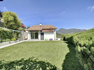 Nizza Cimiez – Casa a un piano con giardino mediterraneo.