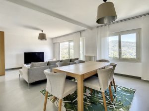 Nizza Cimiez – Casa a un piano con giardino mediterraneo.