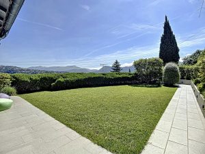 Nizza Cimiez – Casa a un piano con giardino mediterraneo.